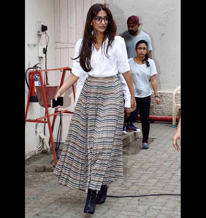 Sonam Kapoor's Look At Mehboob Studio