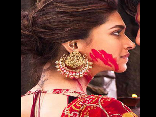 5 Wardrobe Essentials For Navratri