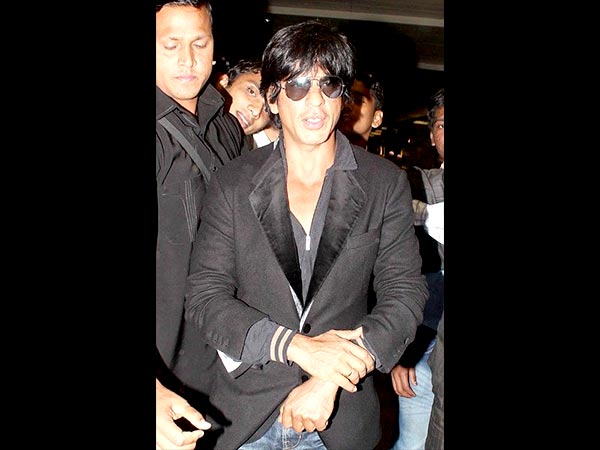 Get Shahrukh Khan's Airport Look