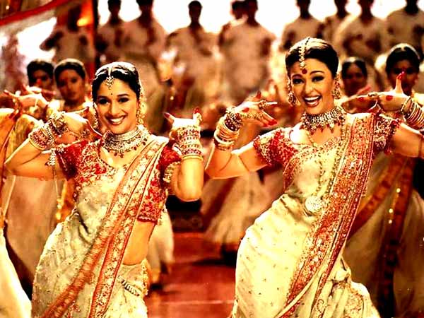 Bollywood Style Notebook: Madhuri's Gorgeous Looks From Devdas