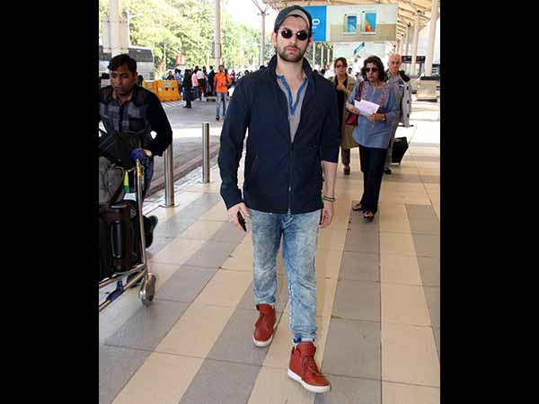 WOW! Celebrity Airport Look Under 6K!