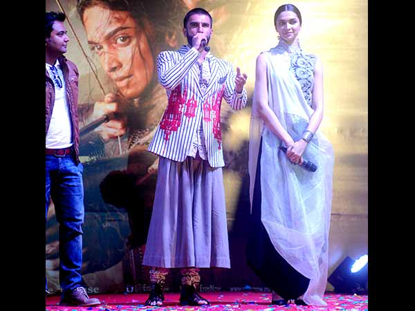 Ranveer Singh and Deepika Padukone promoting Bajirao Mastani