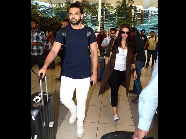 Karan Kundra at the airport