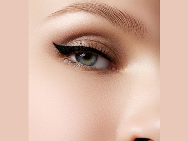 Tricks for Applying Cat Eye Liner