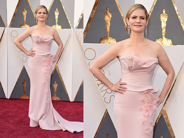 Jennifer Jason Leigh In The Blush Pink