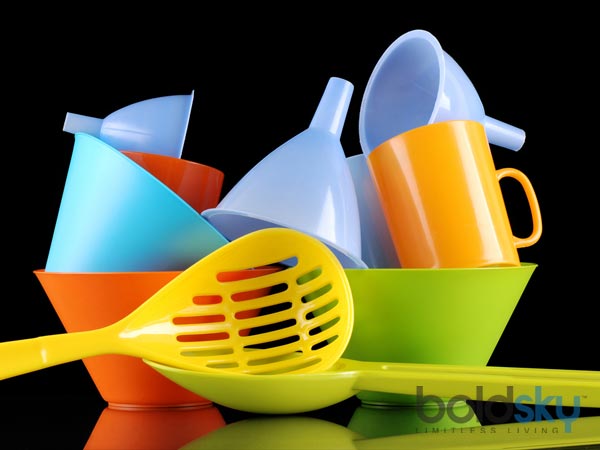 tips to clean plastic food containers