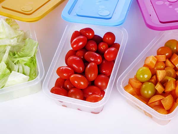 tips to clean plastic food containers