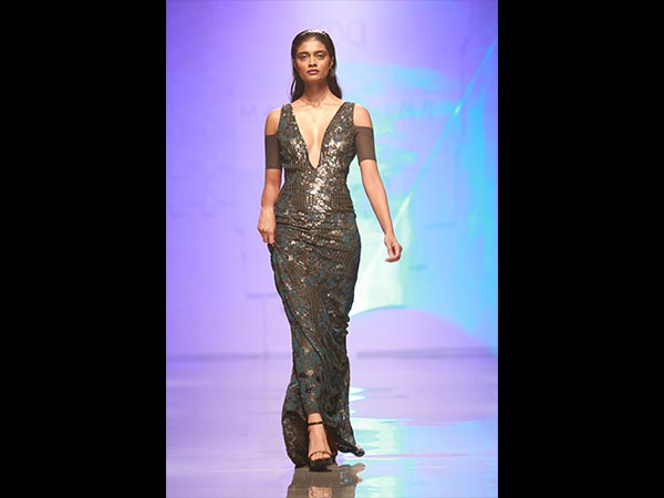 Athiya Shetty walks Namrata Joshipura