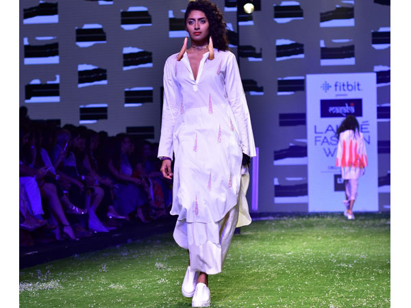 Pairing A White Kurta With Straight Skirt
