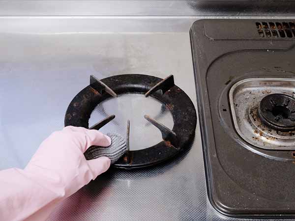 Cleaning Gas Stove