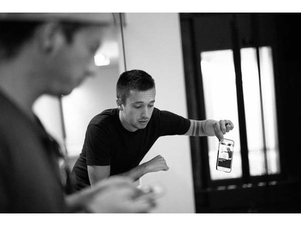 Extreme Phone Pinching