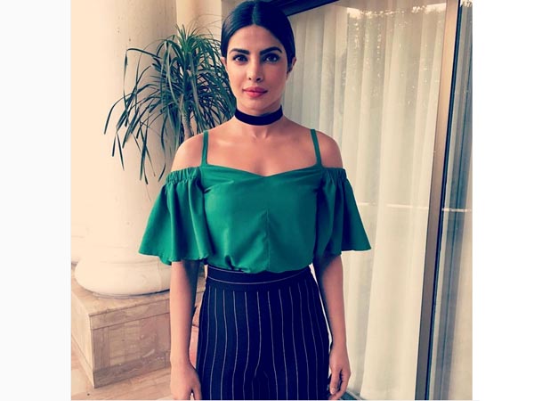 Off-shoulder trend Off-shoulder trend