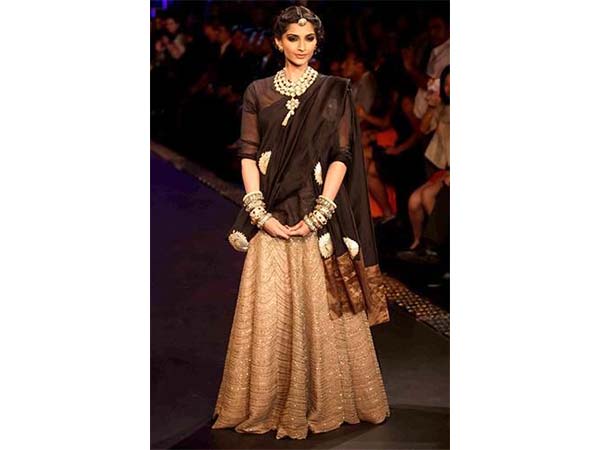 10 Dandiya Dresses To Nail Navratri