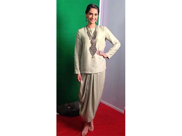 10 Dandiya Dresses To Nail Navratri