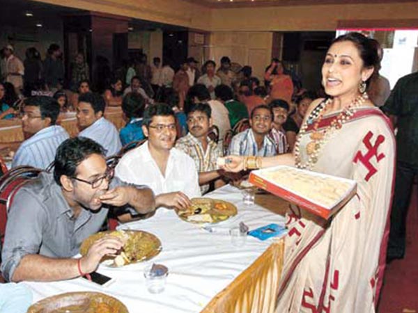 8 Durga Puja Sarees Of Rani Mukerji 