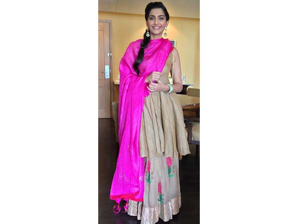 10 Navratri Outfits To Steal From Sonam 10 Navratri Outfits To Steal From Sonam