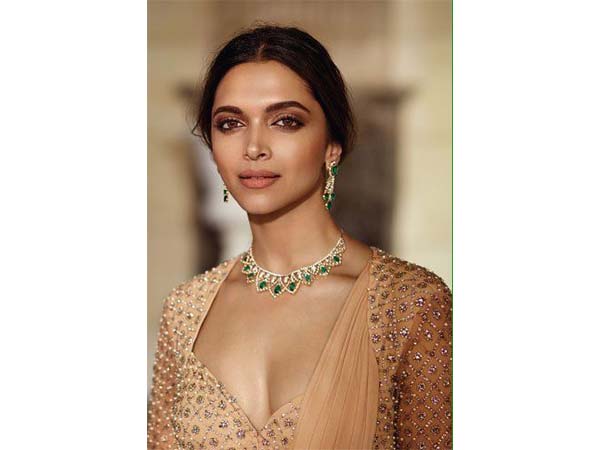 deepika padukone makeup looks for durga puja deepika padukone makeup looks for durga puja