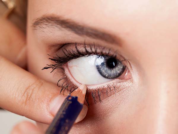 different shades of eyeliner you should try