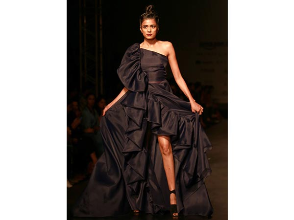 Gauri & Nainika, AIFWSS17 Gauri & Nainika, AIFWSS17