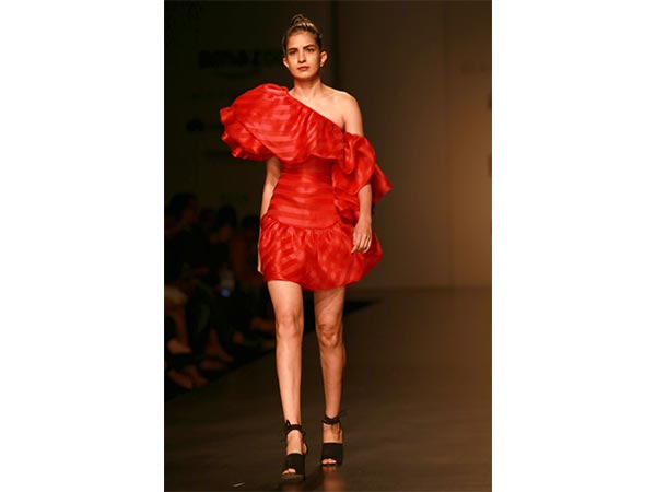 Gauri & Nainika, AIFWSS17 Gauri & Nainika, AIFWSS17