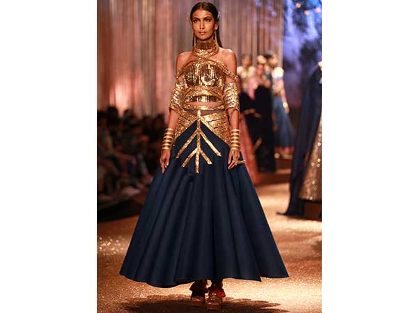 Grand Finale: JJ Valaya Ends AIFWSS '17 