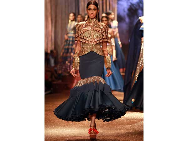 Grand Finale: JJ Valaya Ends AIFWSS '17 