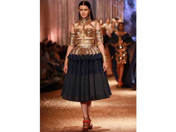 Grand Finale: JJ Valaya Ends AIFWSS '17 