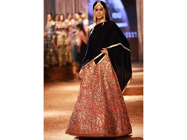 Grand Finale: JJ Valaya Ends AIFWSS '17 