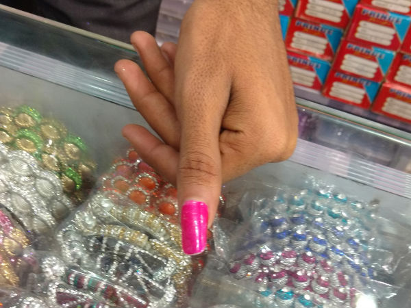 Why Do Men Have Long Nails - Boldsky.com