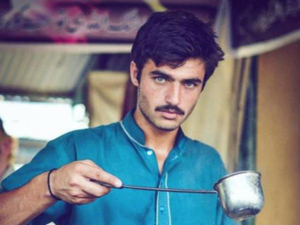 Pakistani Chaiwala Becomes The New Internet Sensation Pakistani Chaiwala Becomes The New Internet Sensation