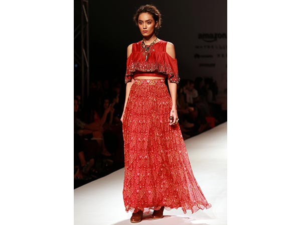 Pallavi Jaipur's Retro Touch #AIFWSS17