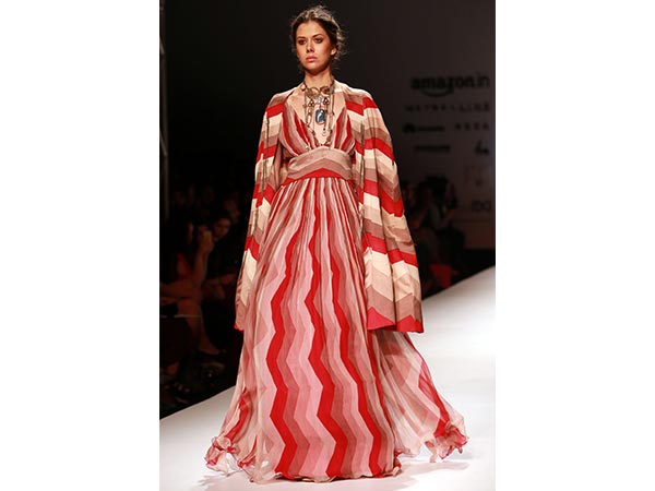 Pallavi Jaipur's Retro Touch #AIFWSS17