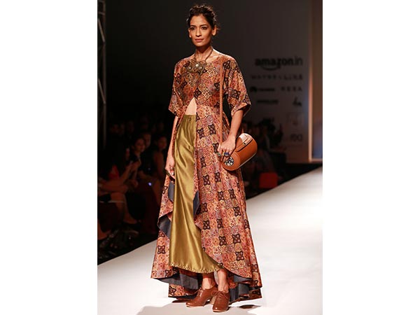 Pallavi Jaipur's Retro Touch #AIFWSS17