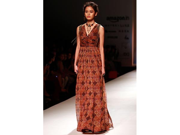 Pallavi Jaipur's Retro Touch #AIFWSS17