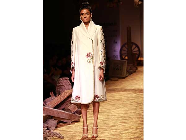 Samant Chauhan's Magnificent Gown #AIFW