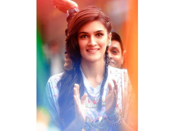 bollywood hairstyles for casual kurtis