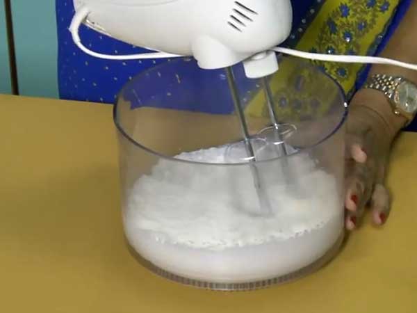 Crunchy Pineapple Cake For Christmas