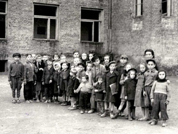 A Woman Hid Over 1000 Kids In Coffins! A Woman Hid Over 1000 Kids In Coffins!