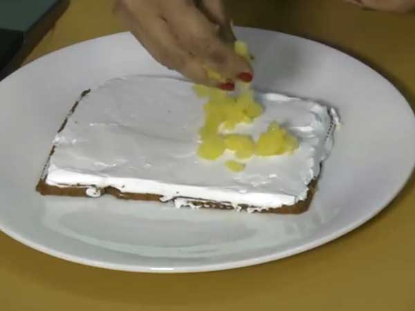 Crunchy Pineapple Cake For Christmas