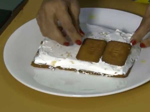 Crunchy Pineapple Cake For Christmas