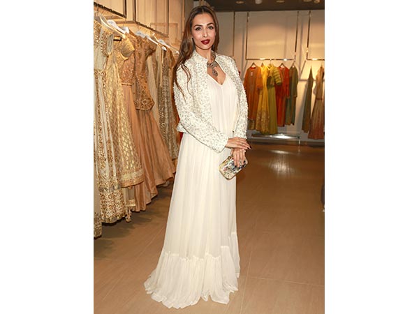 Malaika Goes White Head-to-toe
