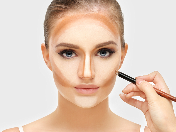 1. Heavy Contouring: 