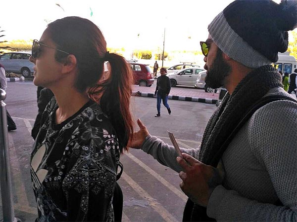 Hot News: Anushka & Virat In Casual Hot News: Anushka & Virat In Casual