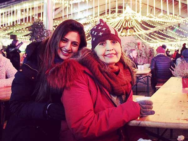 Divyanka's Holiday Lookbooks