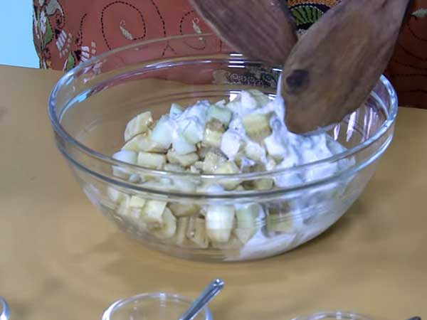 Shivratri Vrat Recipe: Banana Salad Shivratri Vrat Recipe: Banana Salad