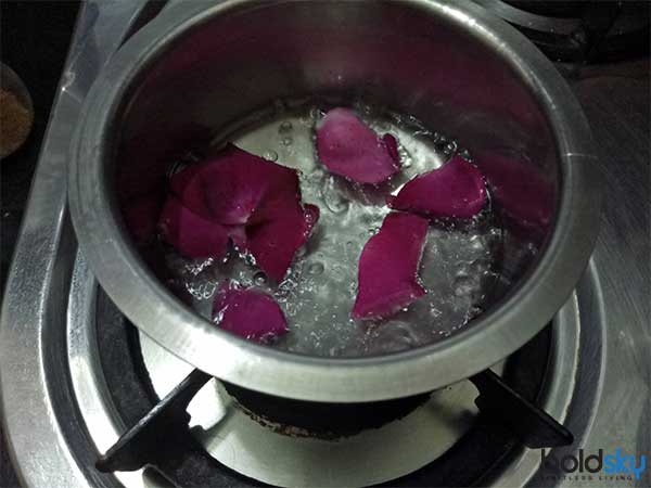 DIY: How To Make Your Own Rose Water At Home