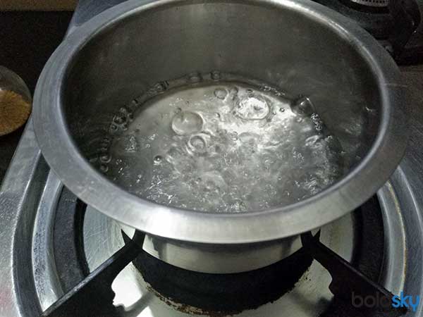 DIY: How To Make Your Own Rose Water At Home