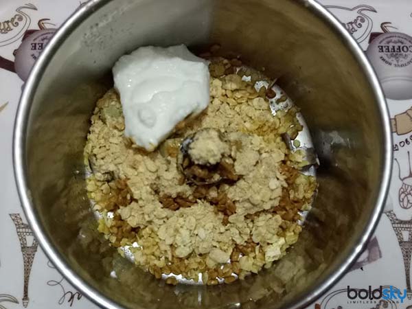 Fenugreek seed hair mask for hair loss