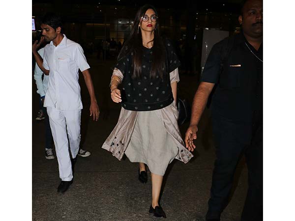 Sonam Kapoor Street Style Sonam Kapoor Street Style