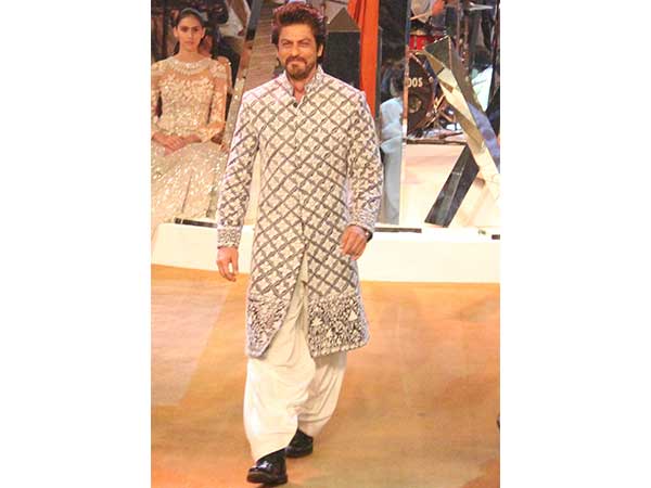 Anushka & SRK In Manish Malhotra Anushka & SRK In Manish Malhotra